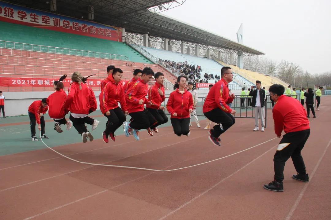 传媒参与绳采飞扬跃动青春跳长绳比赛